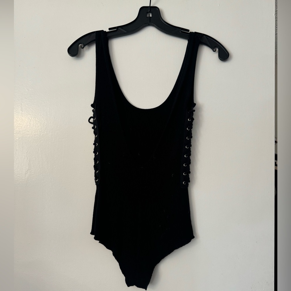 Emma & Sam size Small V-Neck black Bodysuit